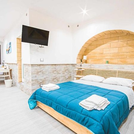 The Castle Apartment Bari Exterior foto