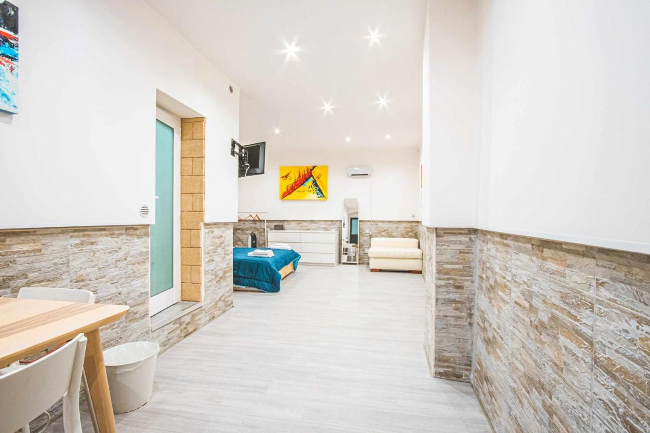 The Castle Apartment Bari Exterior foto