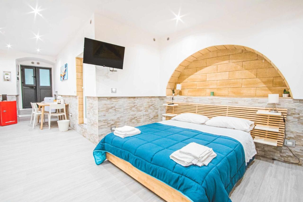 The Castle Apartment Bari Exterior foto